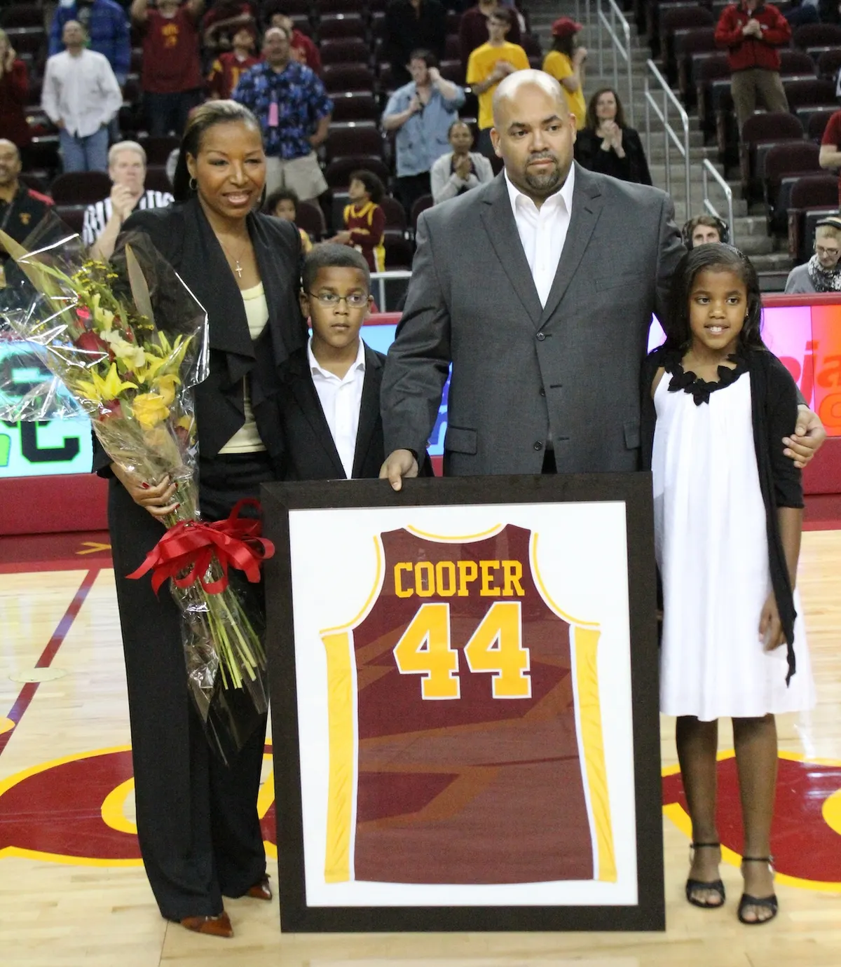 Cynthia Cooper with her framed jersey at a 2011 ceremony honoring her career